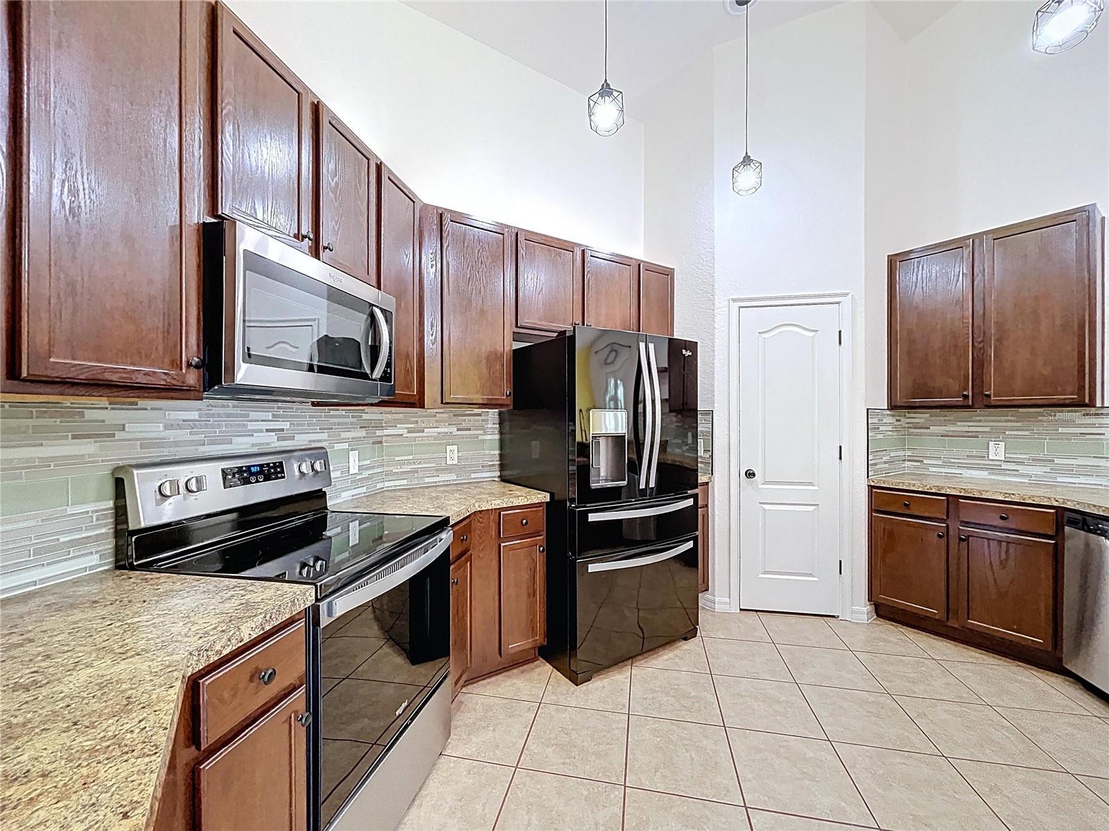 4285 MEADOWOOD DRIVE