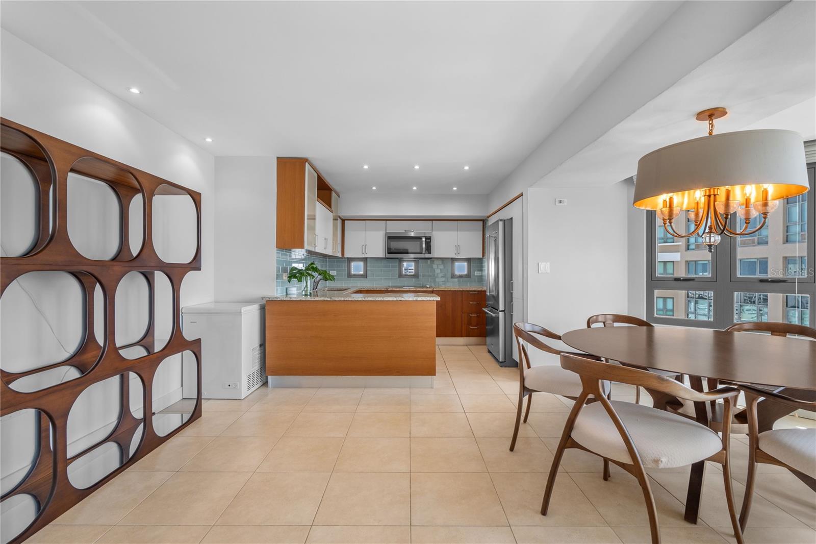 GALLERY PLAZA - Residential Lease