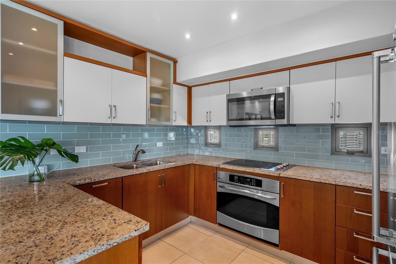 GALLERY PLAZA - Residential Lease