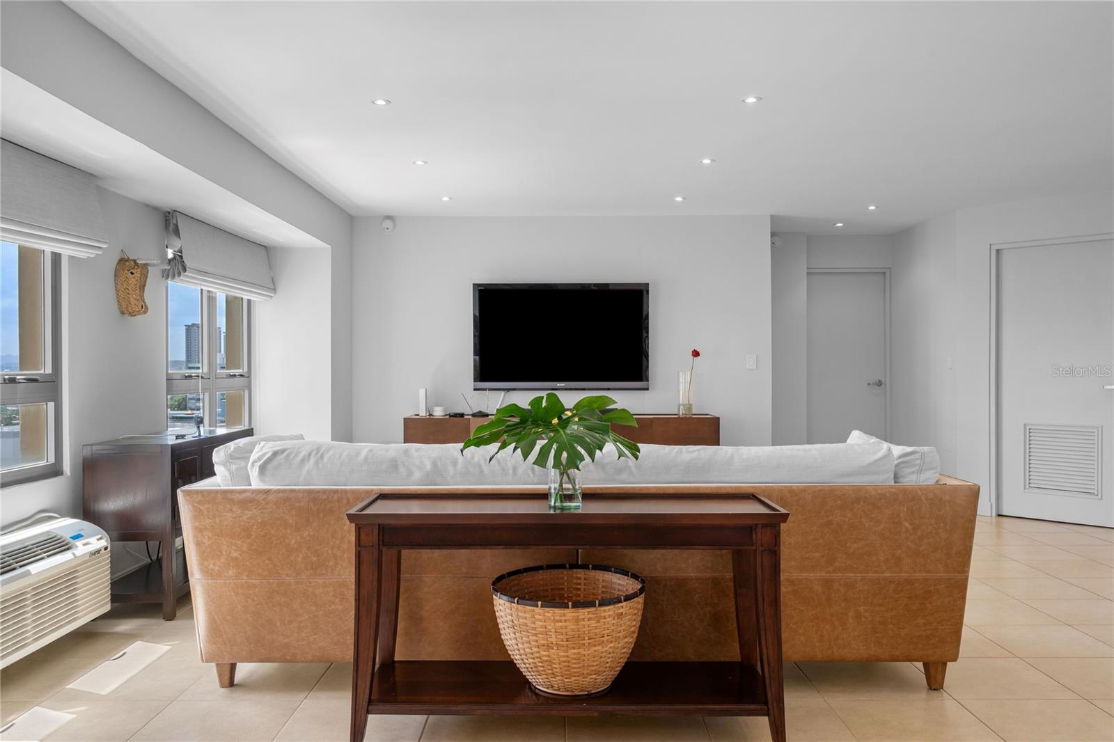 GALLERY PLAZA - Residential Lease