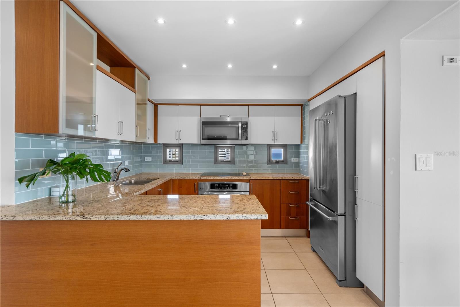 GALLERY PLAZA - Residential Lease