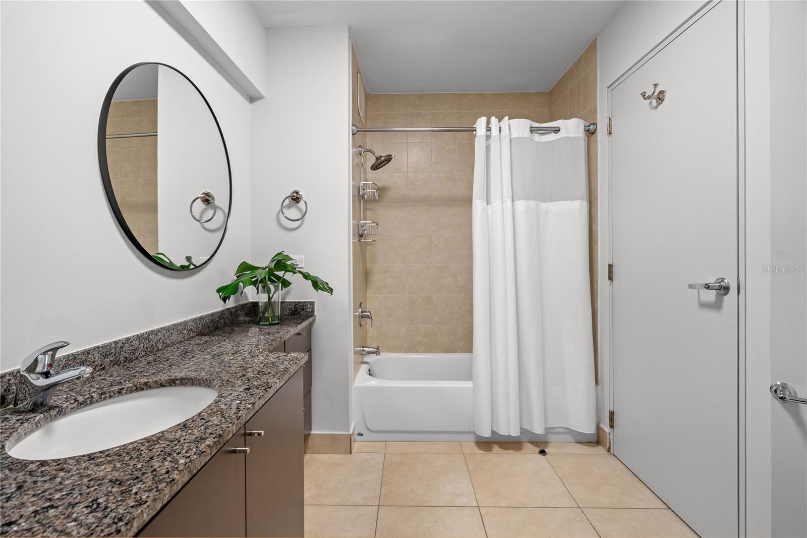 GALLERY PLAZA - Residential Lease