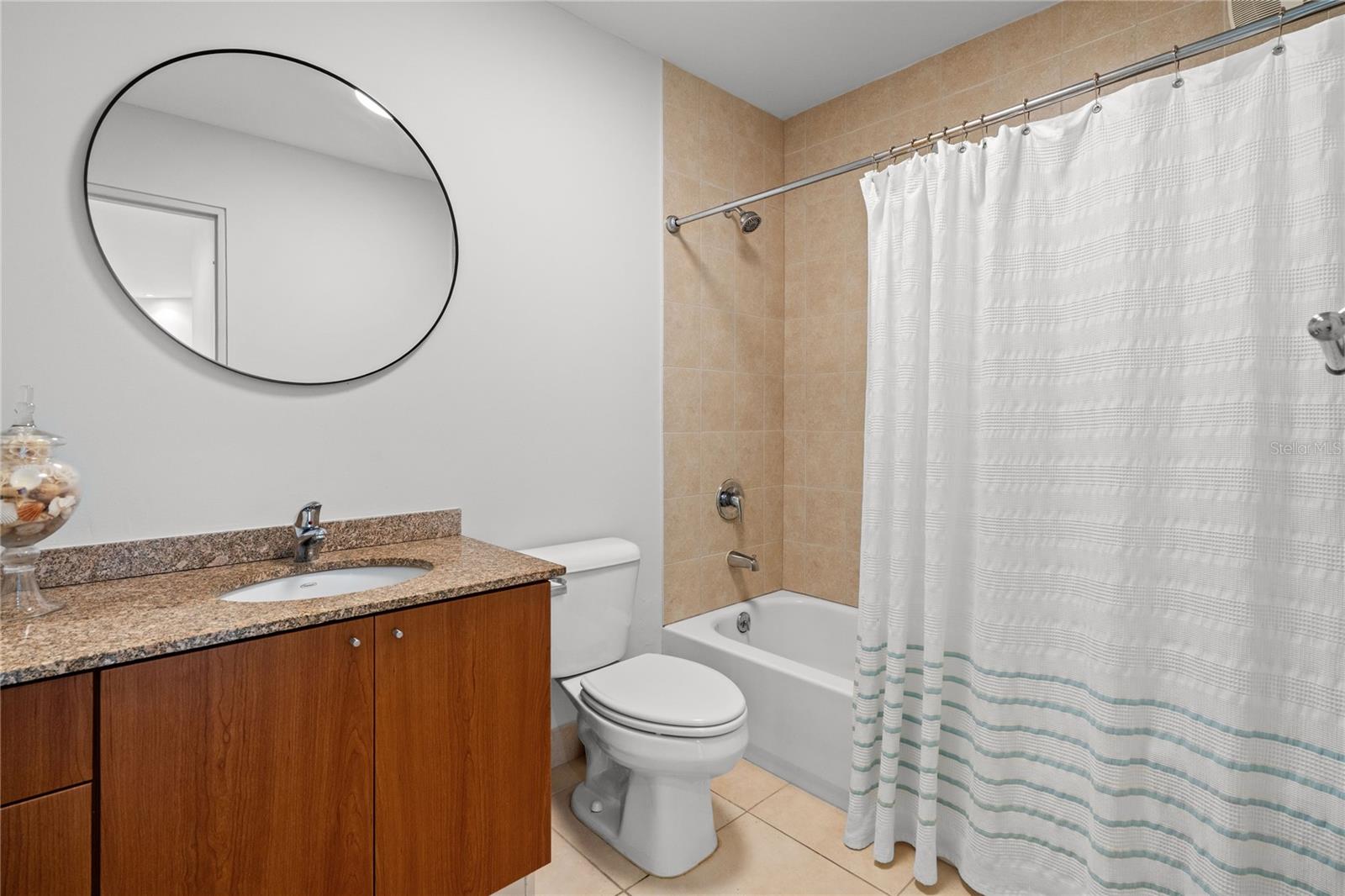 GALLERY PLAZA - Residential Lease