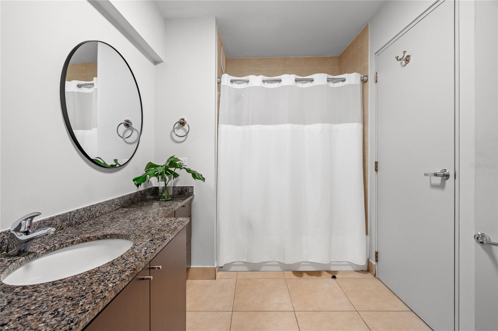 GALLERY PLAZA - Residential Lease
