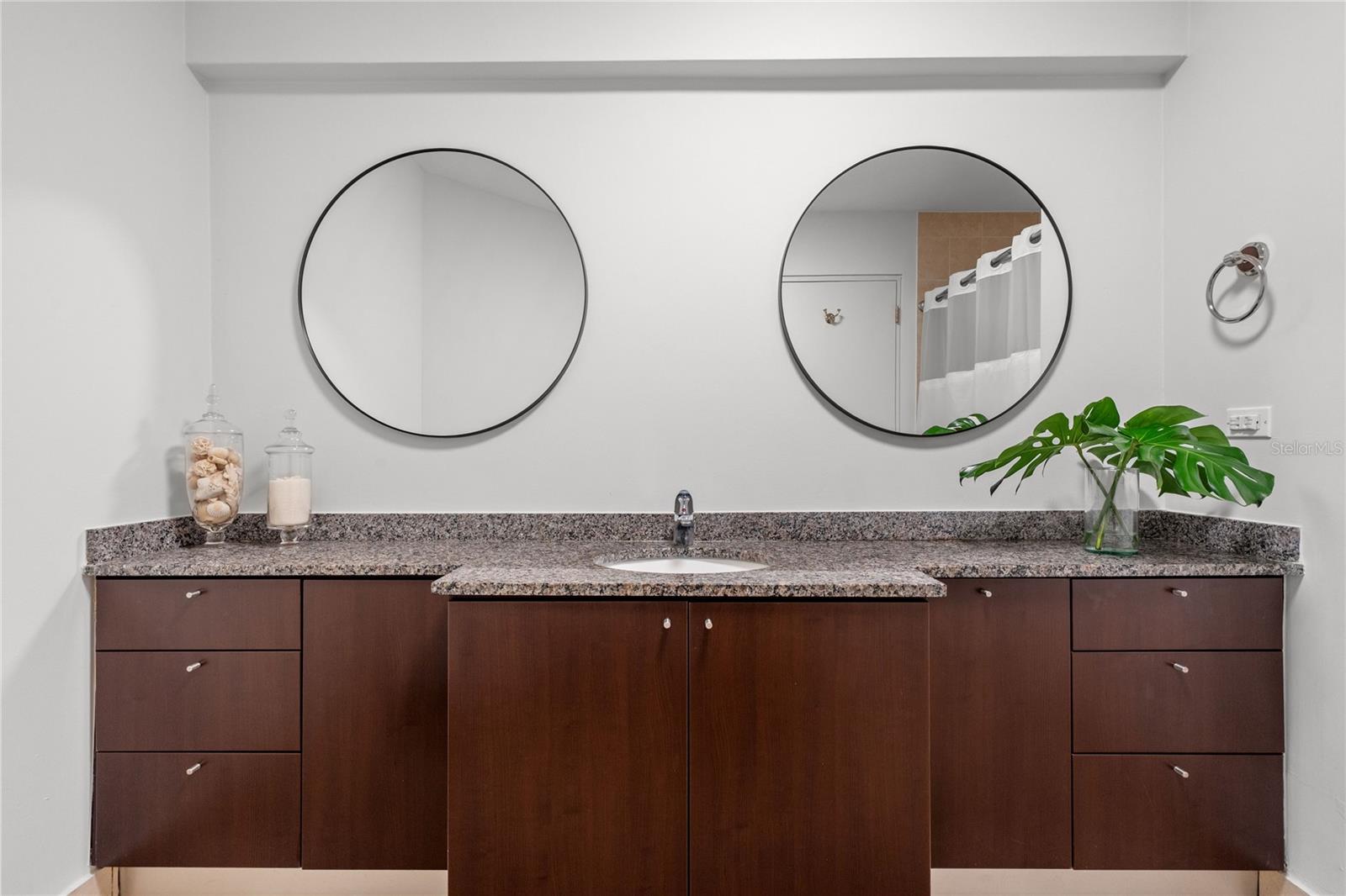 GALLERY PLAZA - Residential Lease