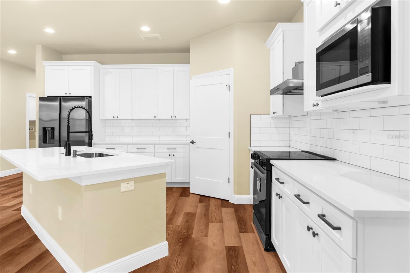 ROYAL HIGHLANDS - Residential