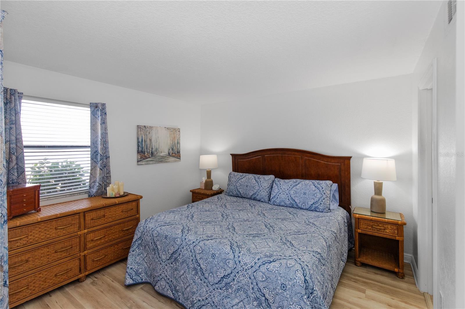 BELLA VISTA ON LAKE - Residential