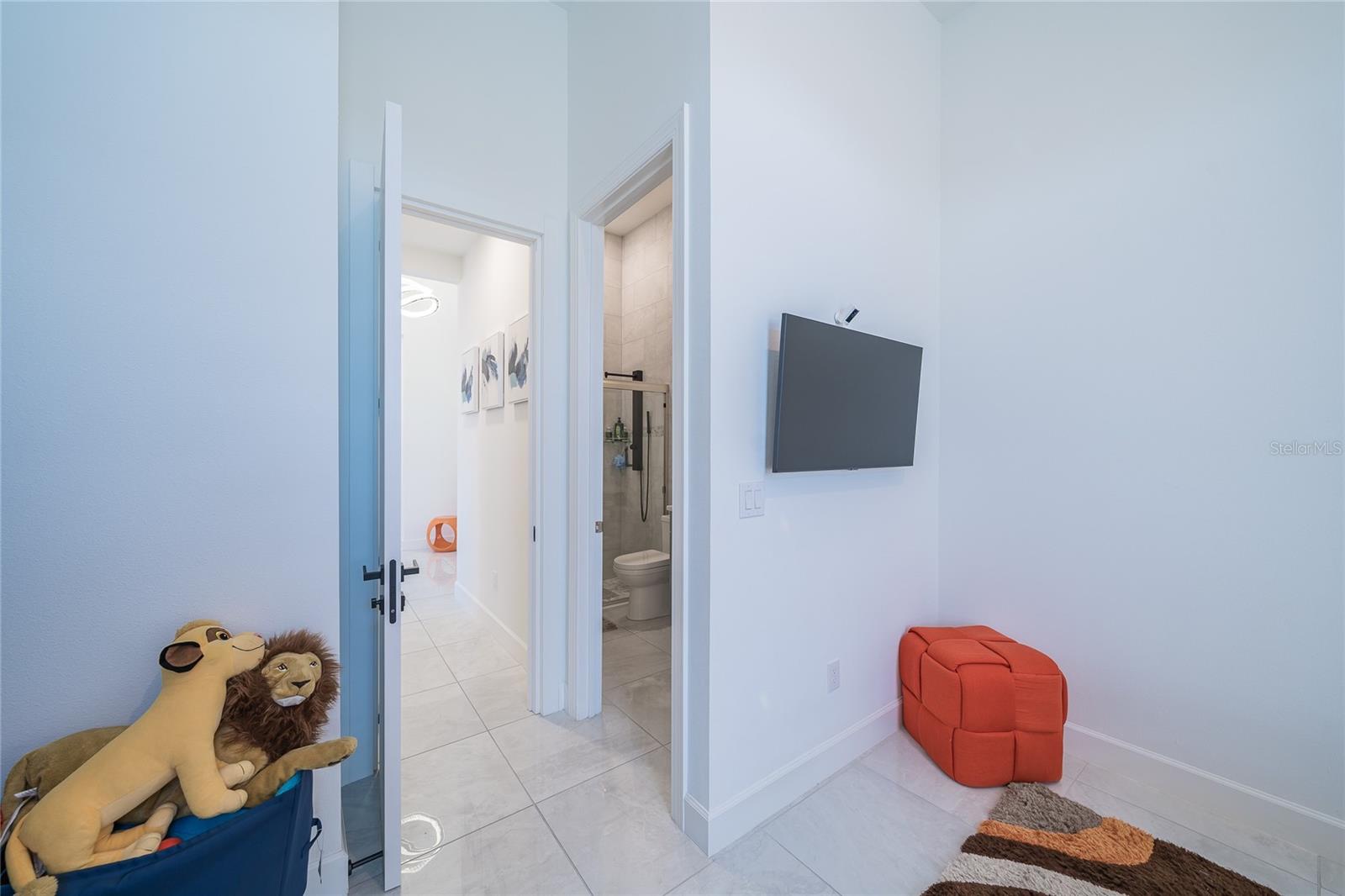 RIVER'S EDGE - Residential