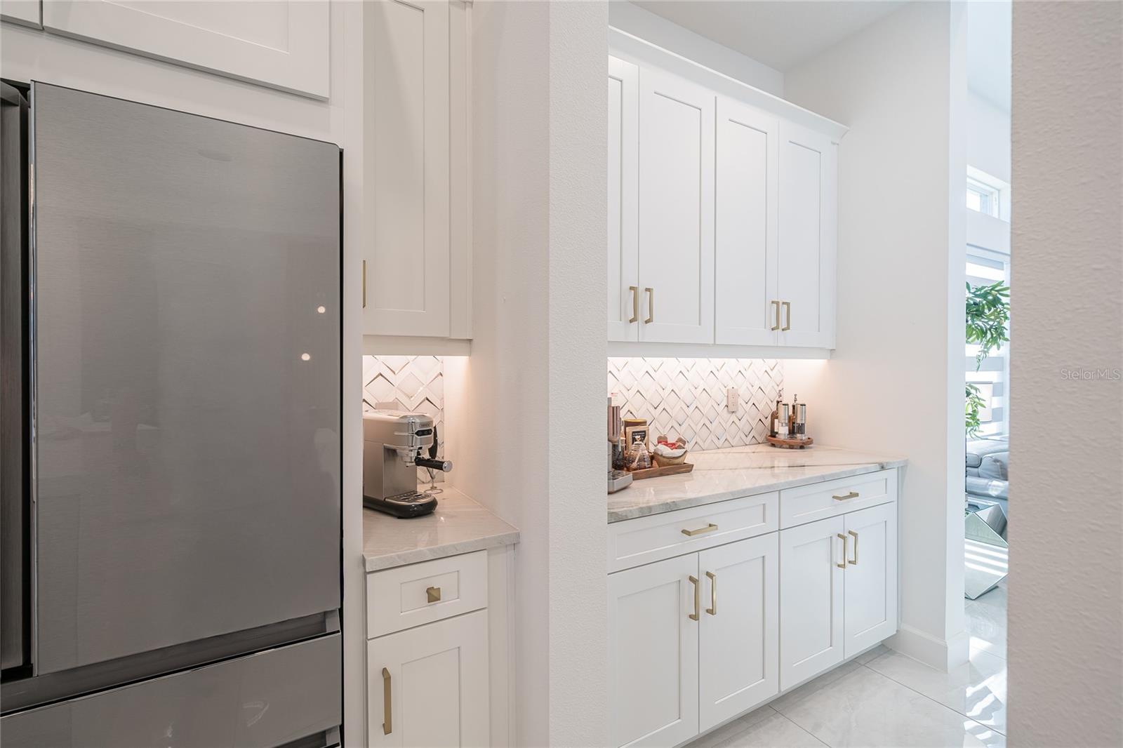 RIVER'S EDGE - Residential