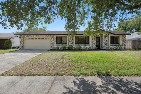 Photo of 608 Wavecrest Drive, Orlando, FL 32807 (MLS # O6402931)