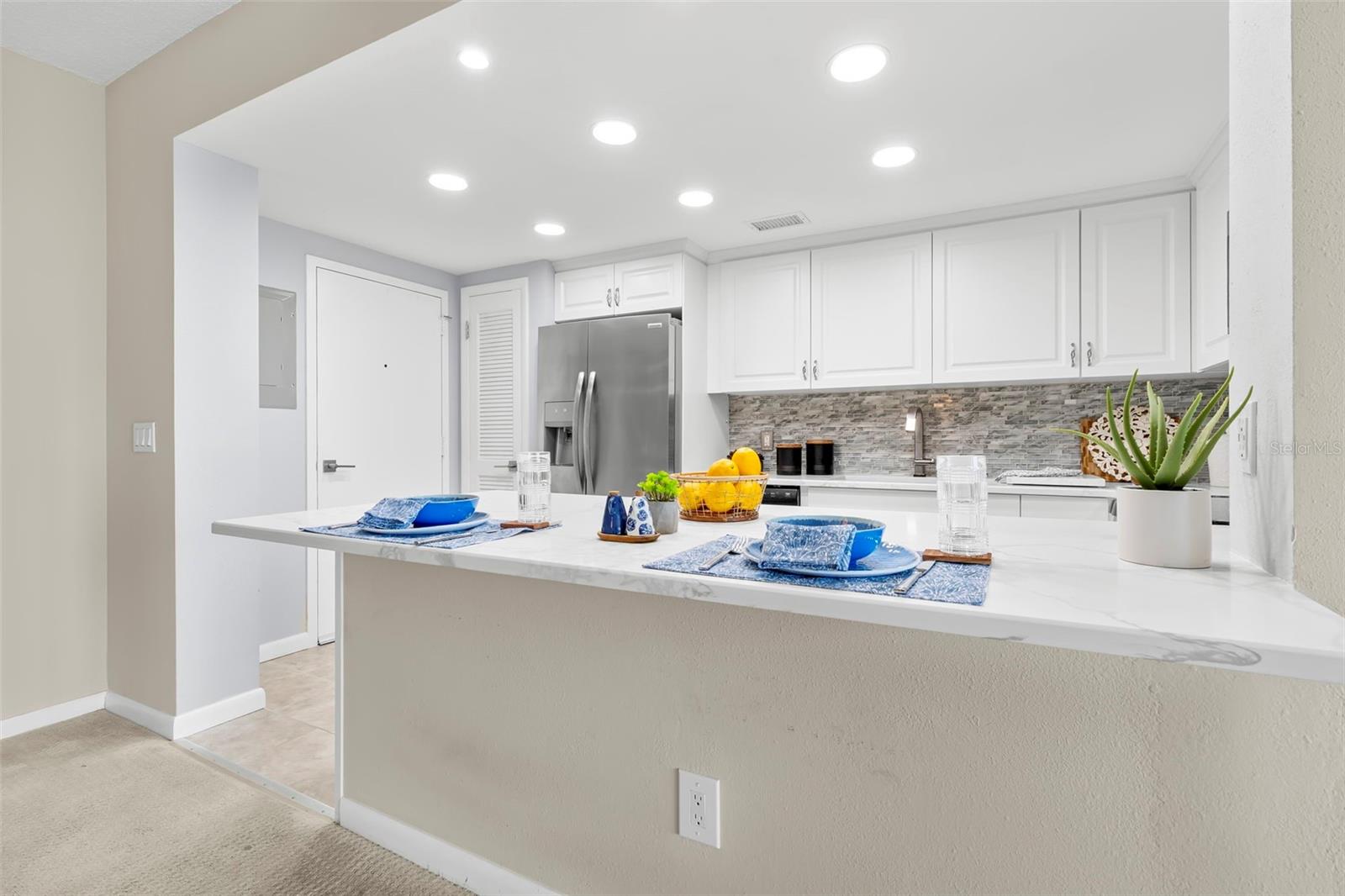 7100 SUNSHINE SKYWAY LANE S 704