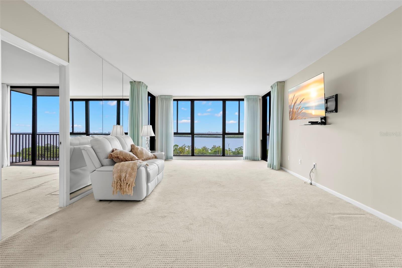 7100 SUNSHINE SKYWAY LANE S 704