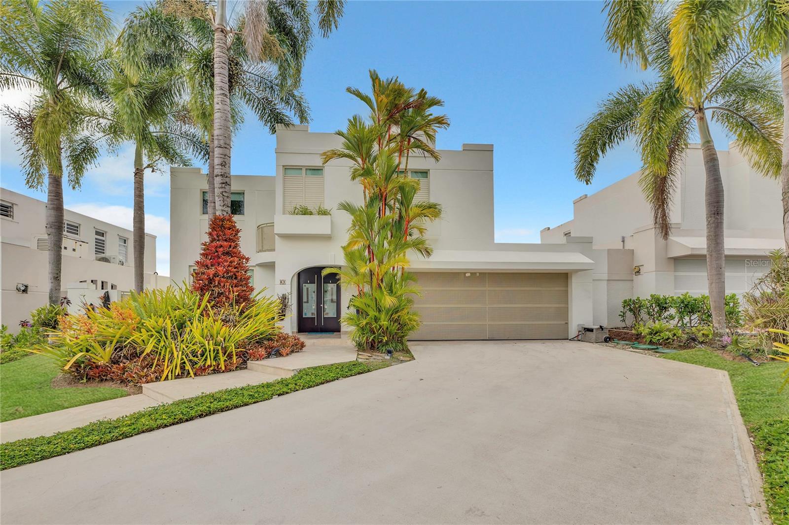 This two-story home in the gated community of Estancias Reales in Guaynabo features 4 bedrooms, 2 full bathrooms, and 1 half bathroom. The open-concept living and dining areas provide ample space for everyday living and entertaining. The kitchen includes quality appliances and functional layout. The primary suite has a walk-in closet and private bathroom.
Outdoors, the home includes a terrace with a built-in bar and a backyard with a swimming pool. A 2-car garage plus additional parking for two vehicles adds convenience.
Estancias Reales provides 24/7 security and updated amenities such as a clubhouse, pool, gym, tennis, pickleball and basketball courts, a pet park, and walking trails. The location offers easy access to Bayamón Golf Center, Los Filtros, El Tablado de Guaynabo, major highways, shopping centers, and schools.
Available for sale at $1,200,000 or for rent at $7,900/month. Immediate occupancy available.