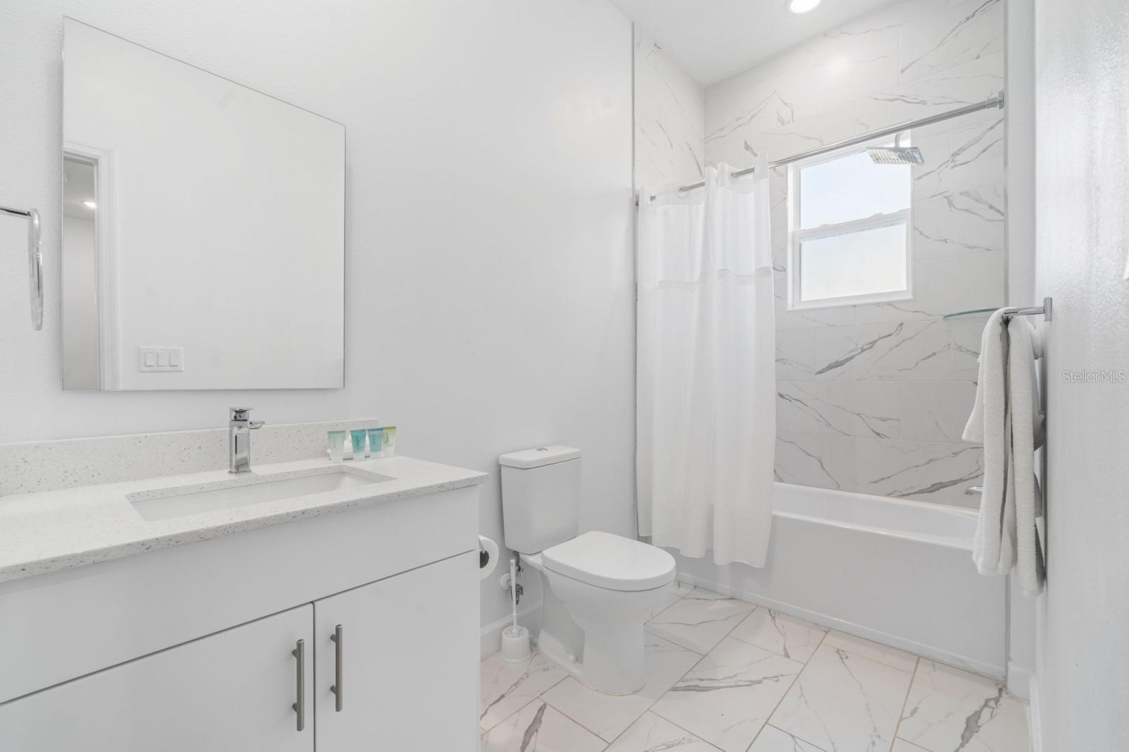 AZUR RESIDENCE - Residential