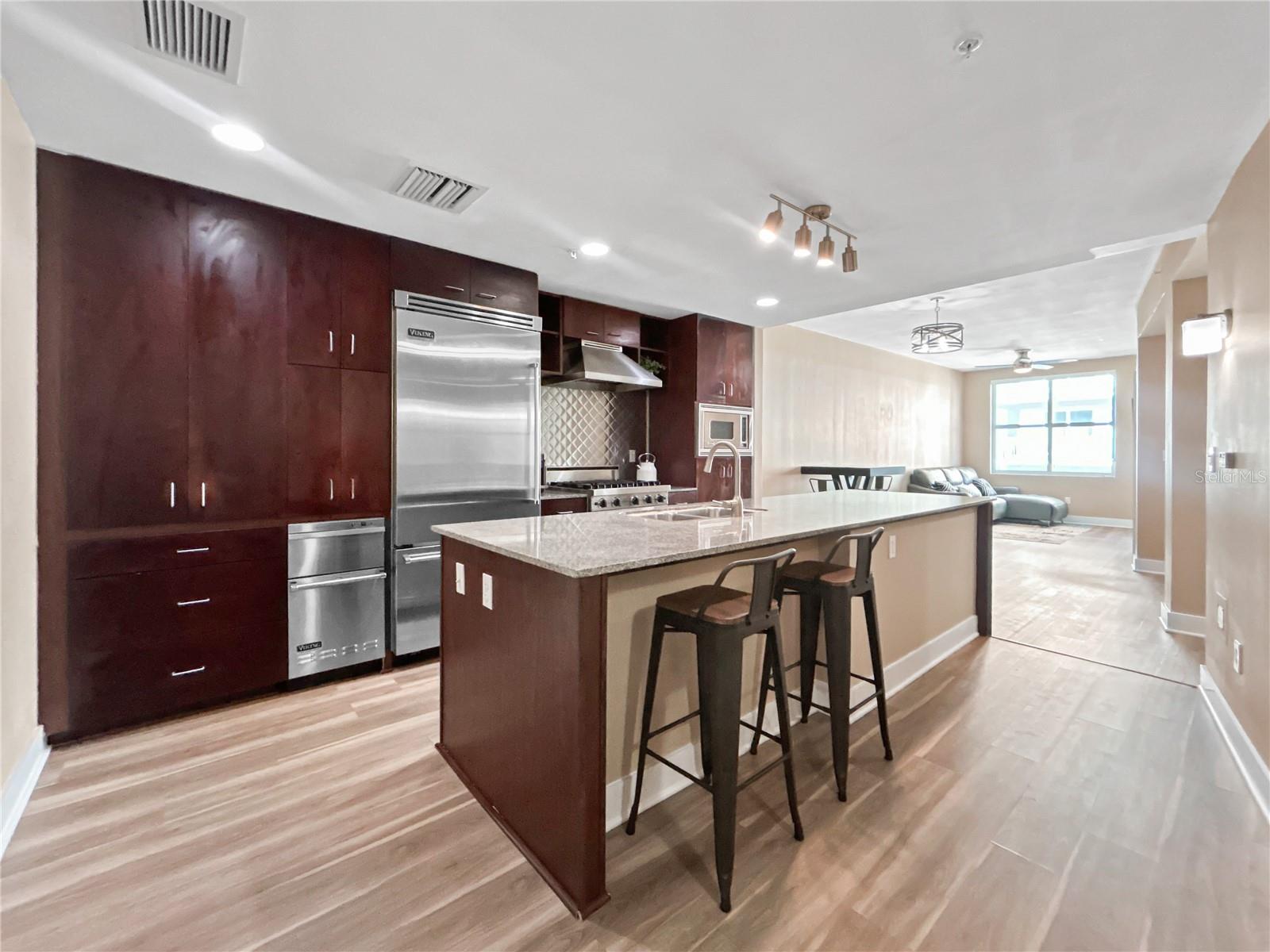 1120 E KENNEDY BOULEVARD 1427