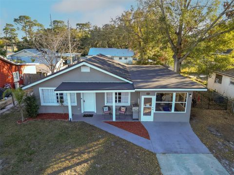 A home in WINTER HAVEN