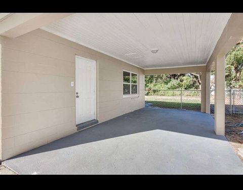 A home in WINTER HAVEN
