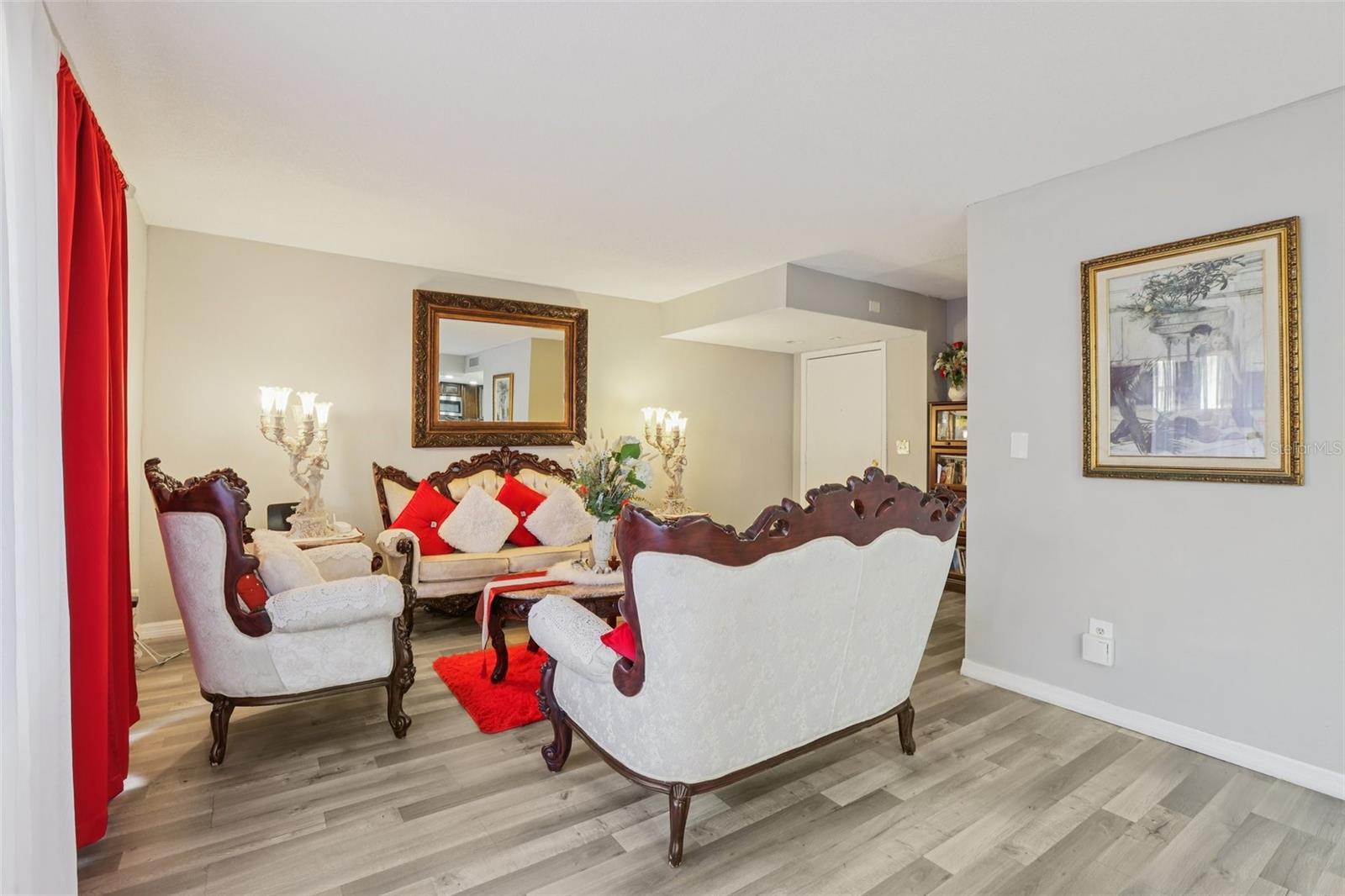 RIVER OAKS CONDO I - Residential