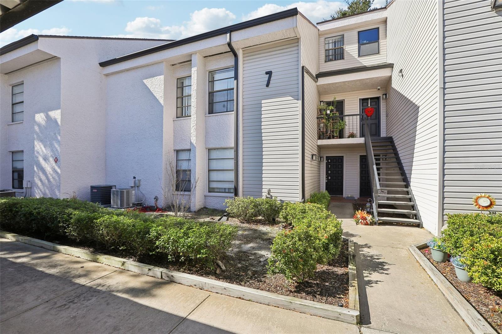 RIVER OAKS CONDO I - Residential