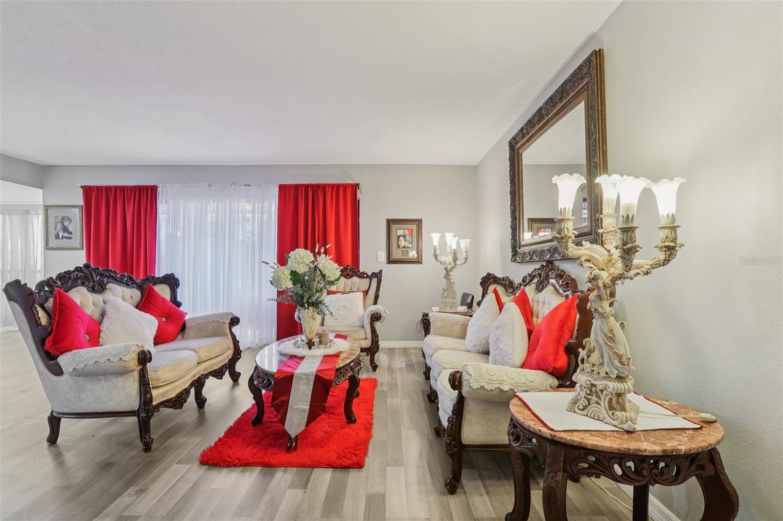 RIVER OAKS CONDO I - Residential