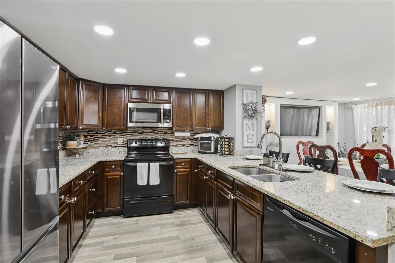 RIVER OAKS CONDO I - Residential