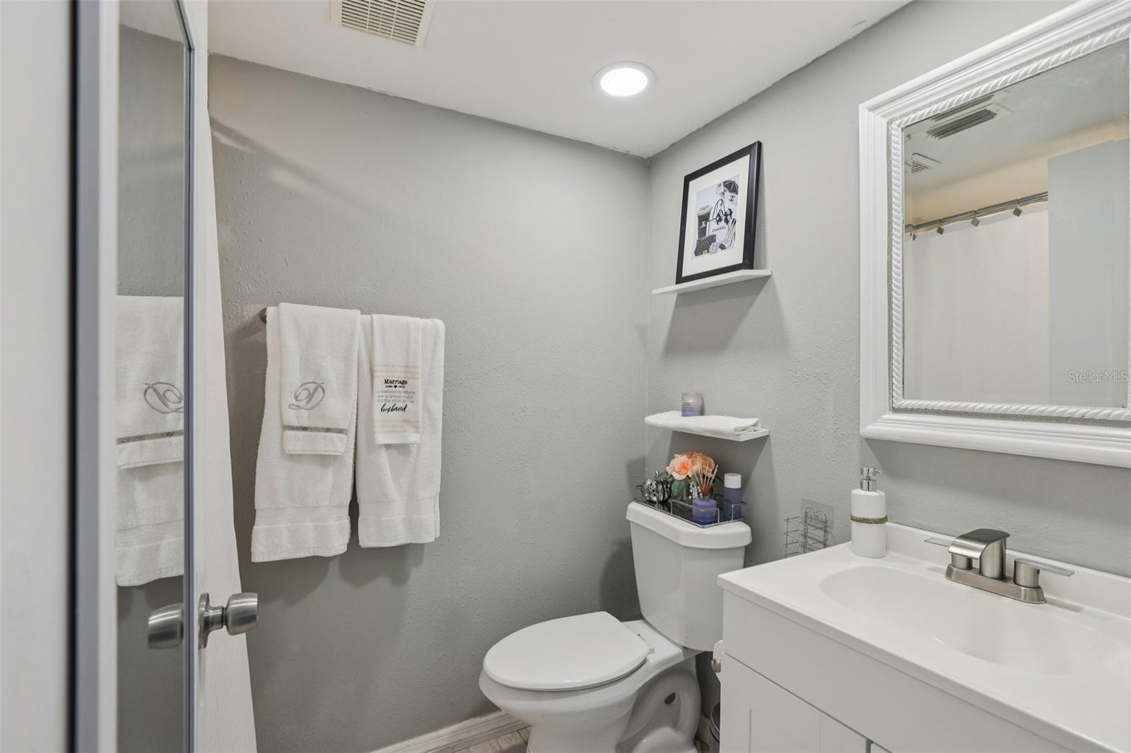 RIVER OAKS CONDO I - Residential