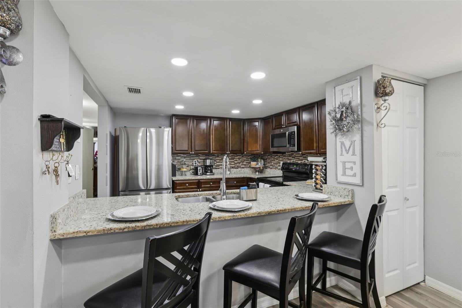 RIVER OAKS CONDO I - Residential