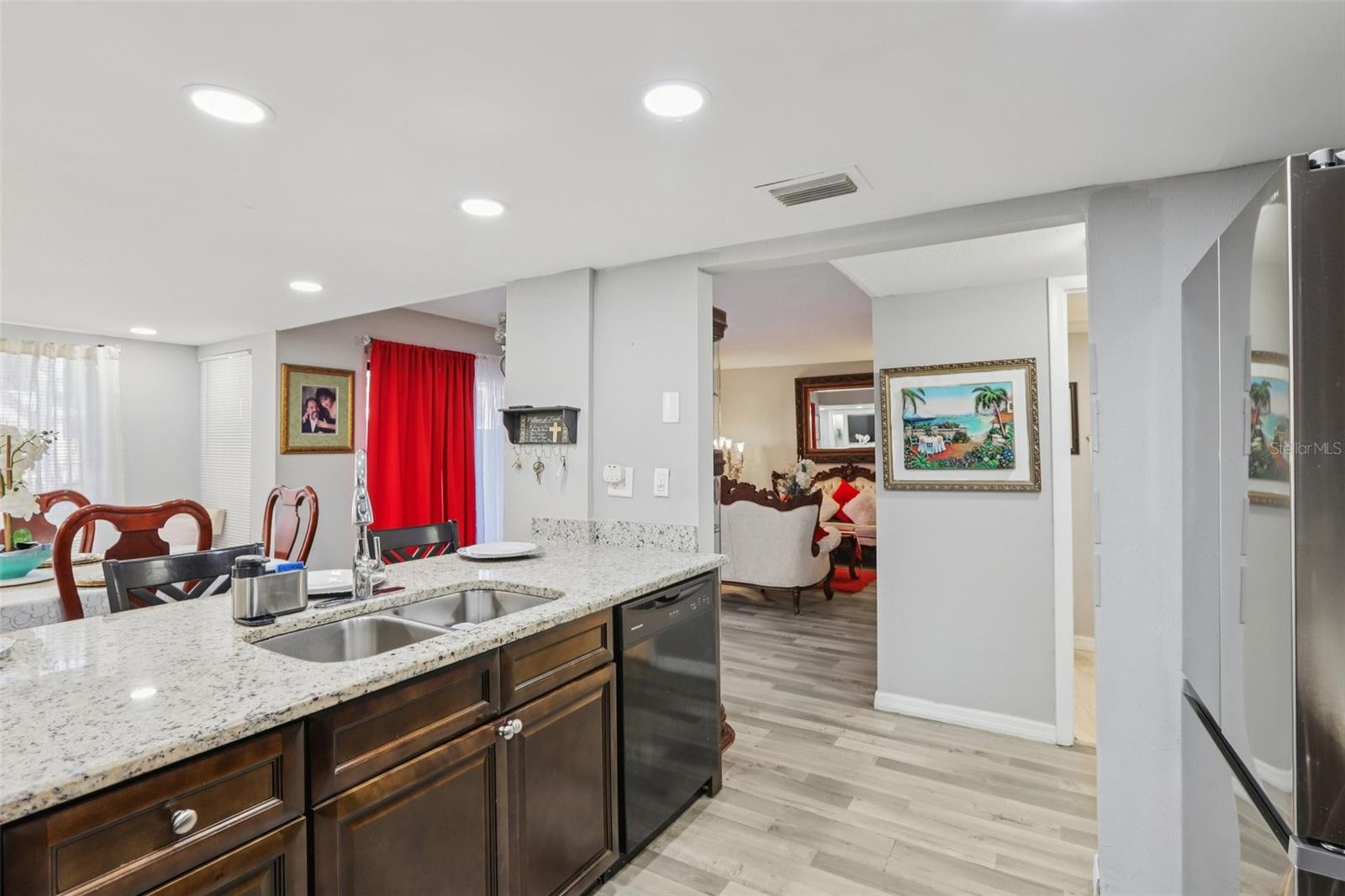 RIVER OAKS CONDO I - Residential