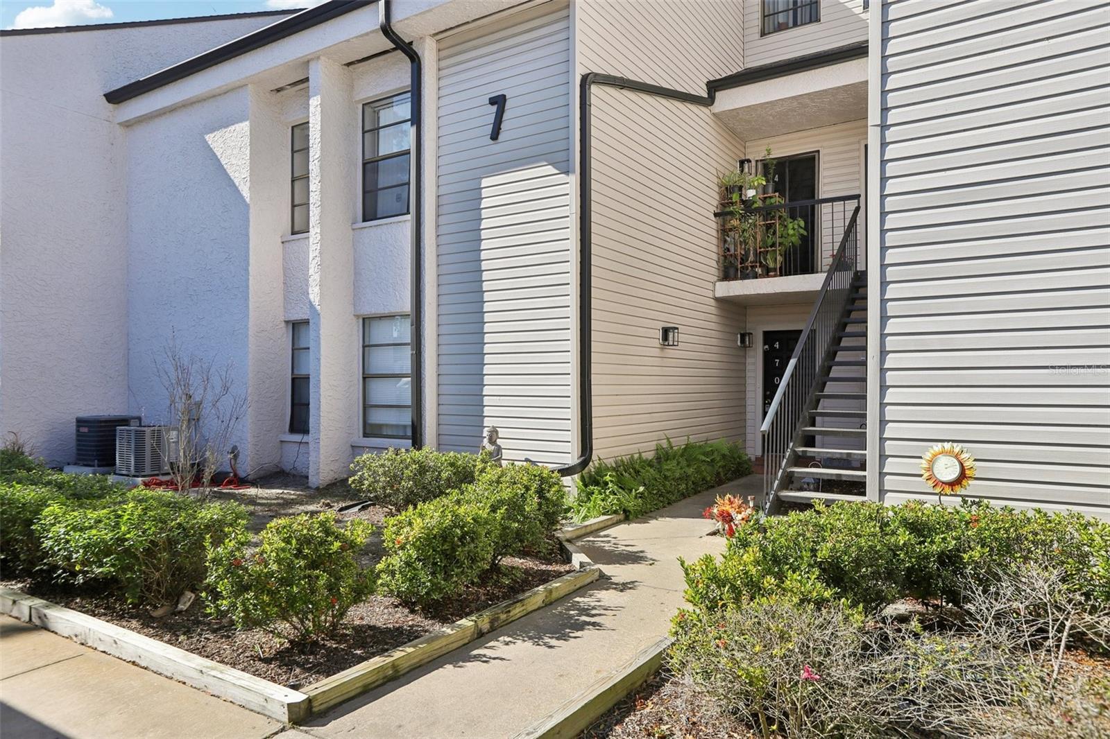 RIVER OAKS CONDO I - Residential