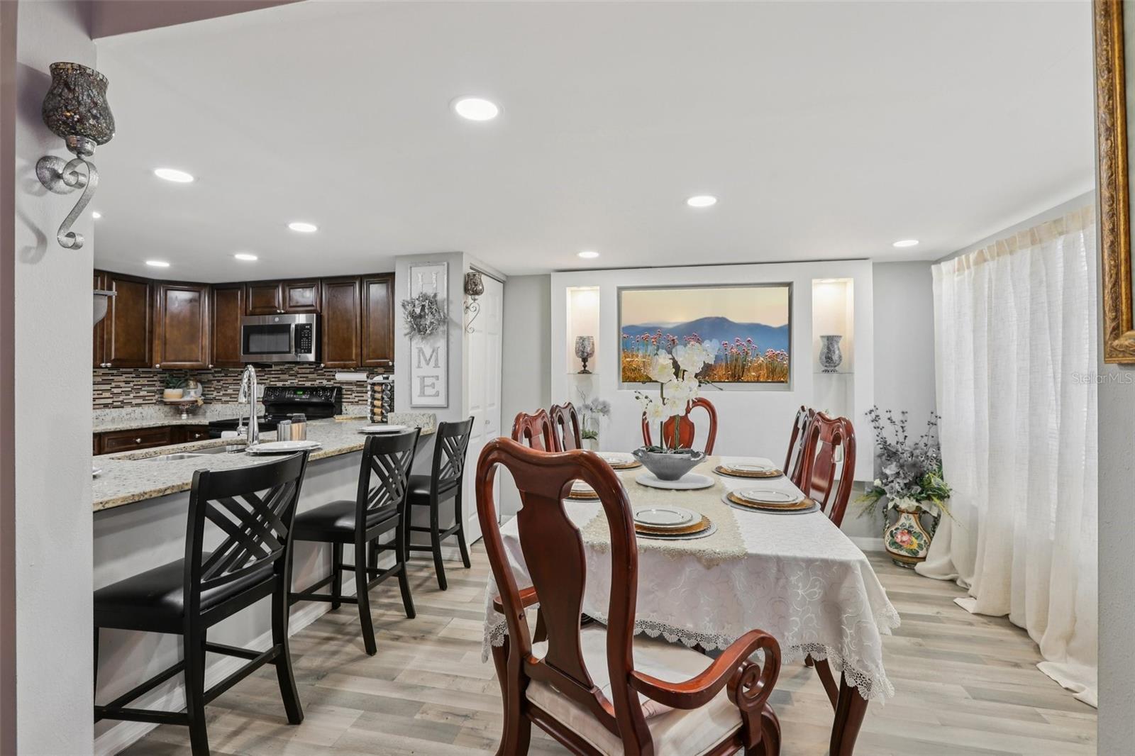 RIVER OAKS CONDO I - Residential