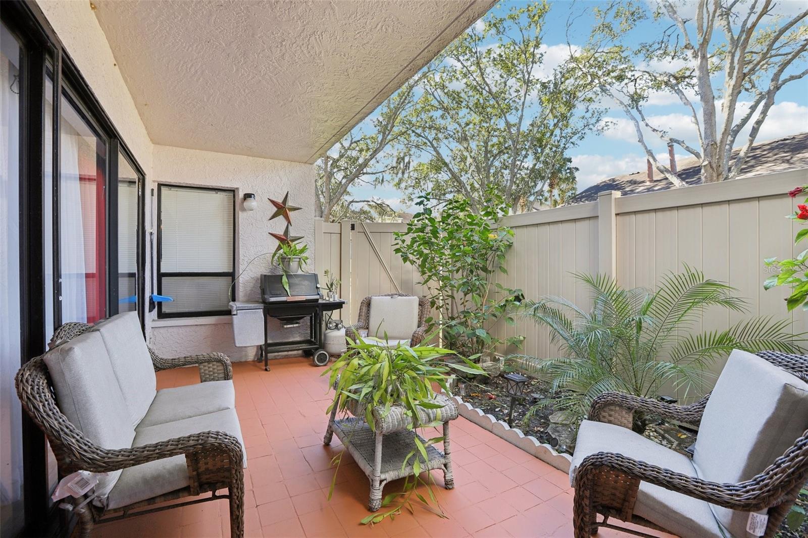 RIVER OAKS CONDO I - Residential