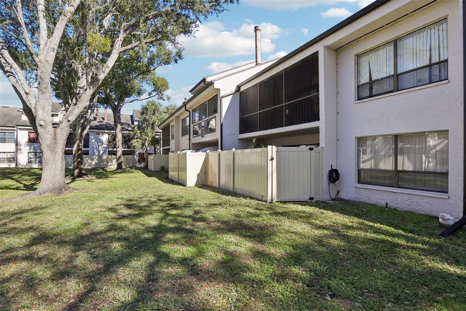 RIVER OAKS CONDO I - Residential