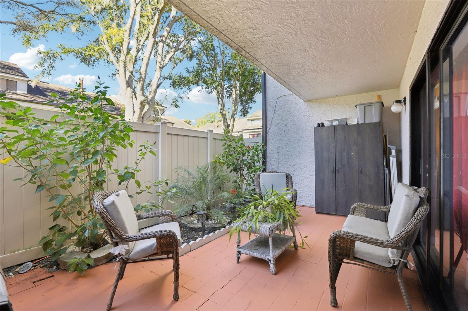 RIVER OAKS CONDO I - Residential