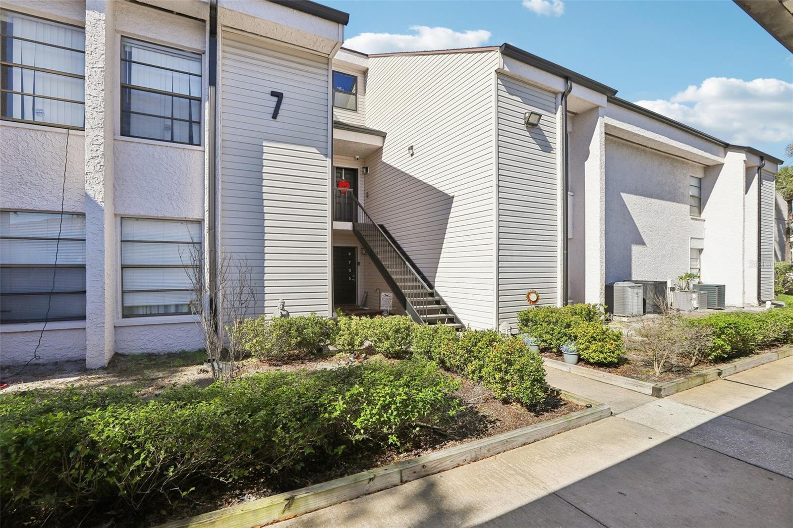 RIVER OAKS CONDO I - Residential