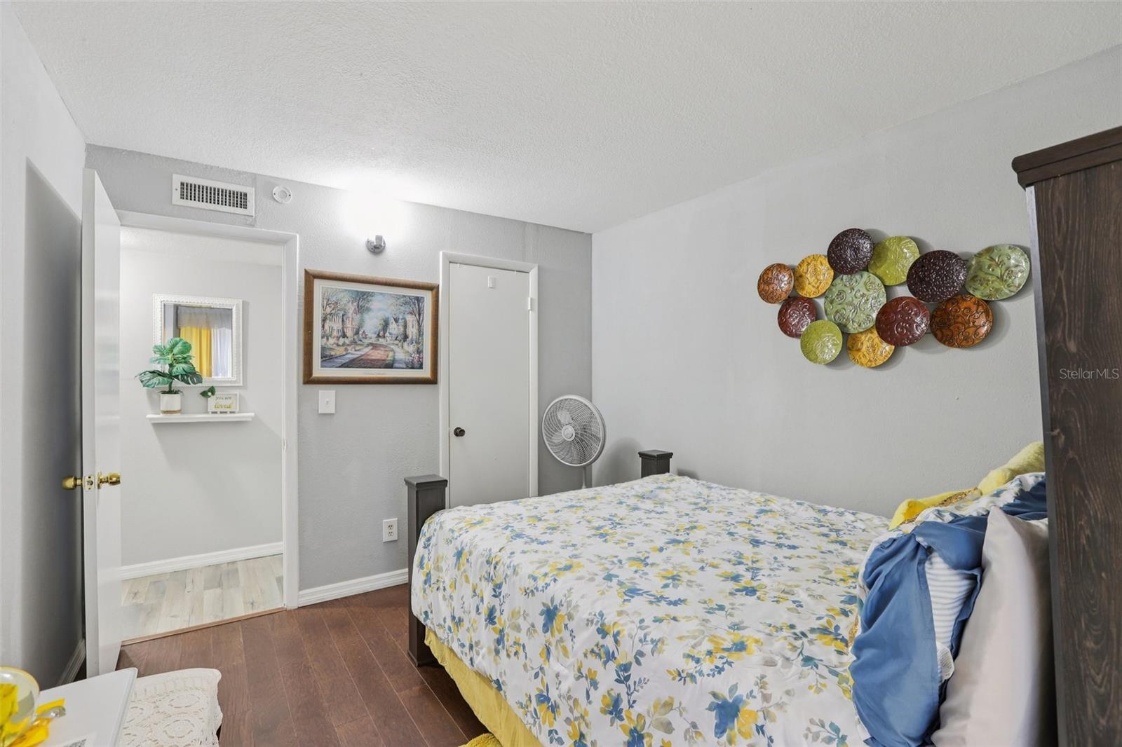 RIVER OAKS CONDO I - Residential