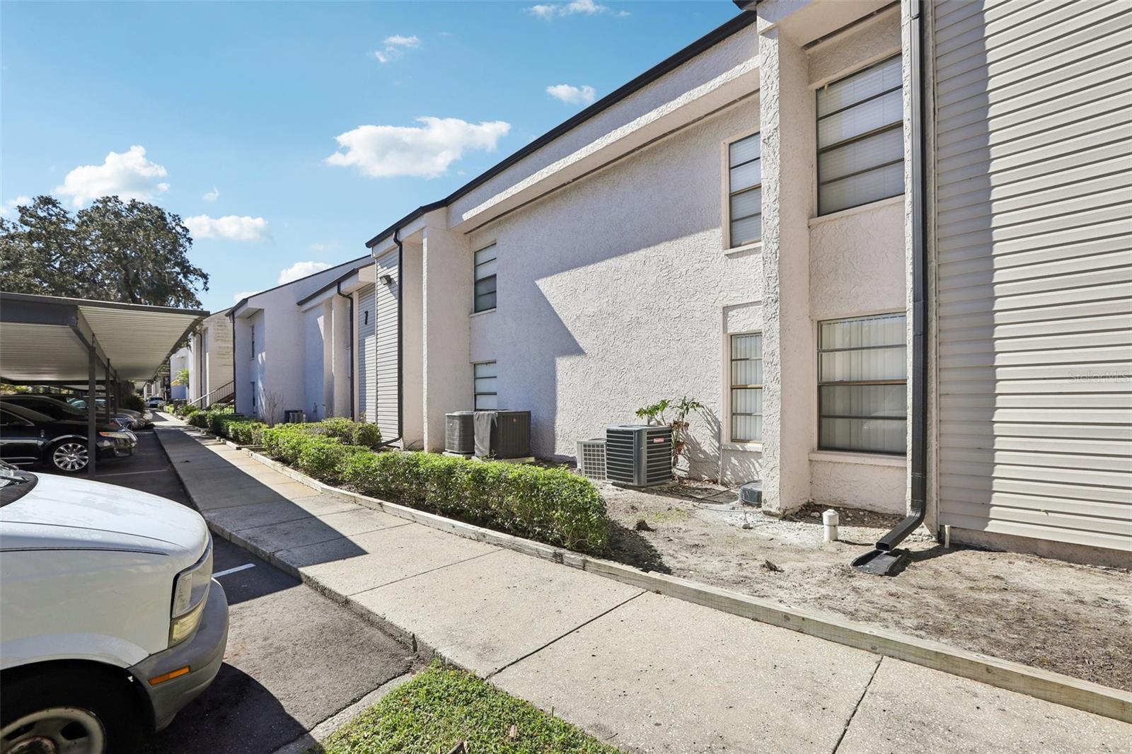 RIVER OAKS CONDO I - Residential