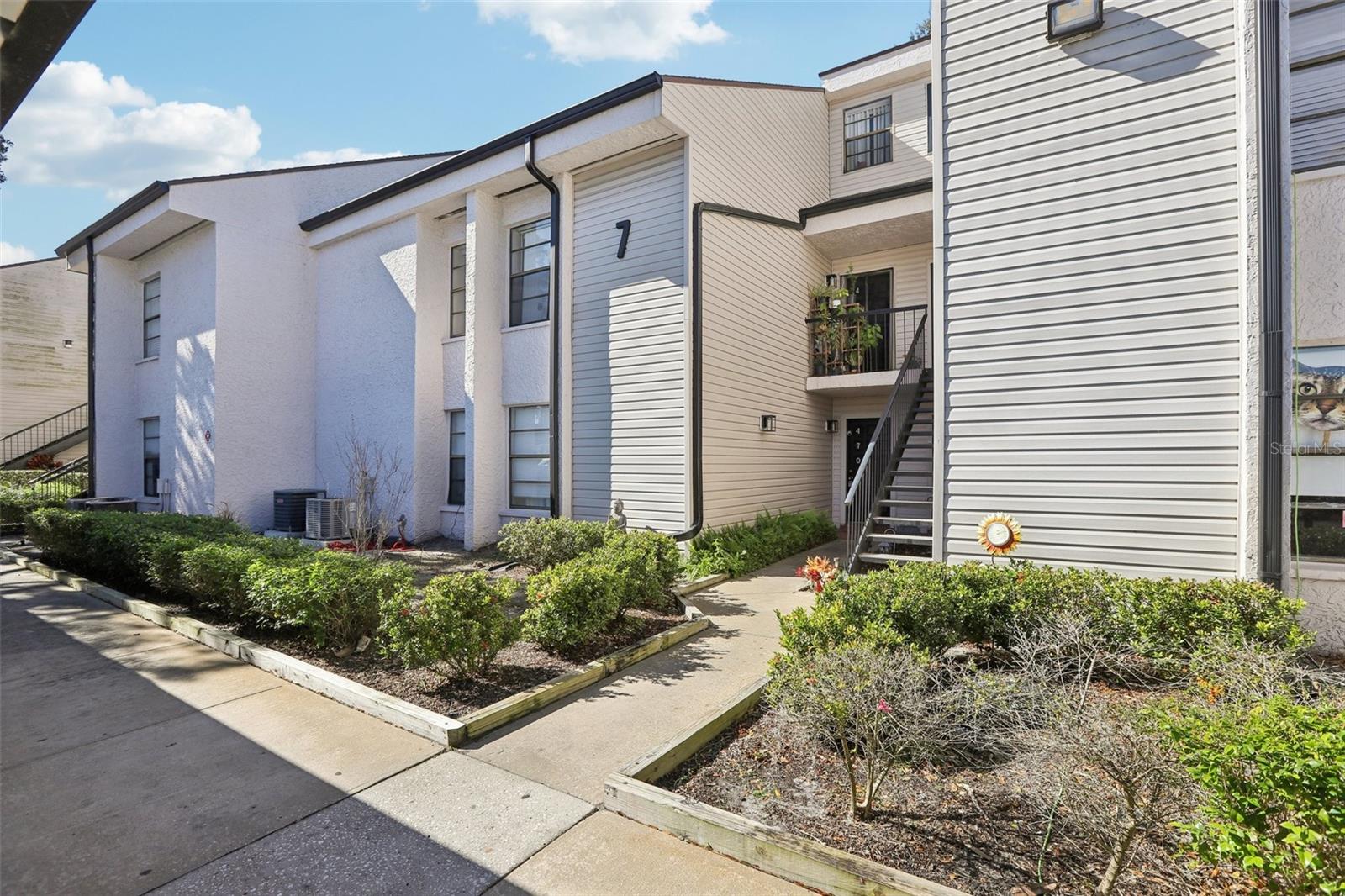 RIVER OAKS CONDO I - Residential