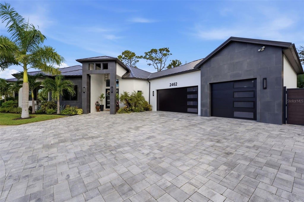 Photo of 2462 Missara Lane, Sarasota, FL 34231 (MLS # A4704478)