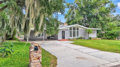 A home in LAKELAND