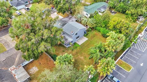 A home in LAKELAND