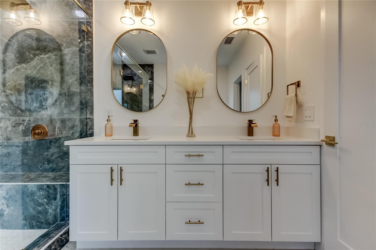 OYSTER BAYOU - Residential