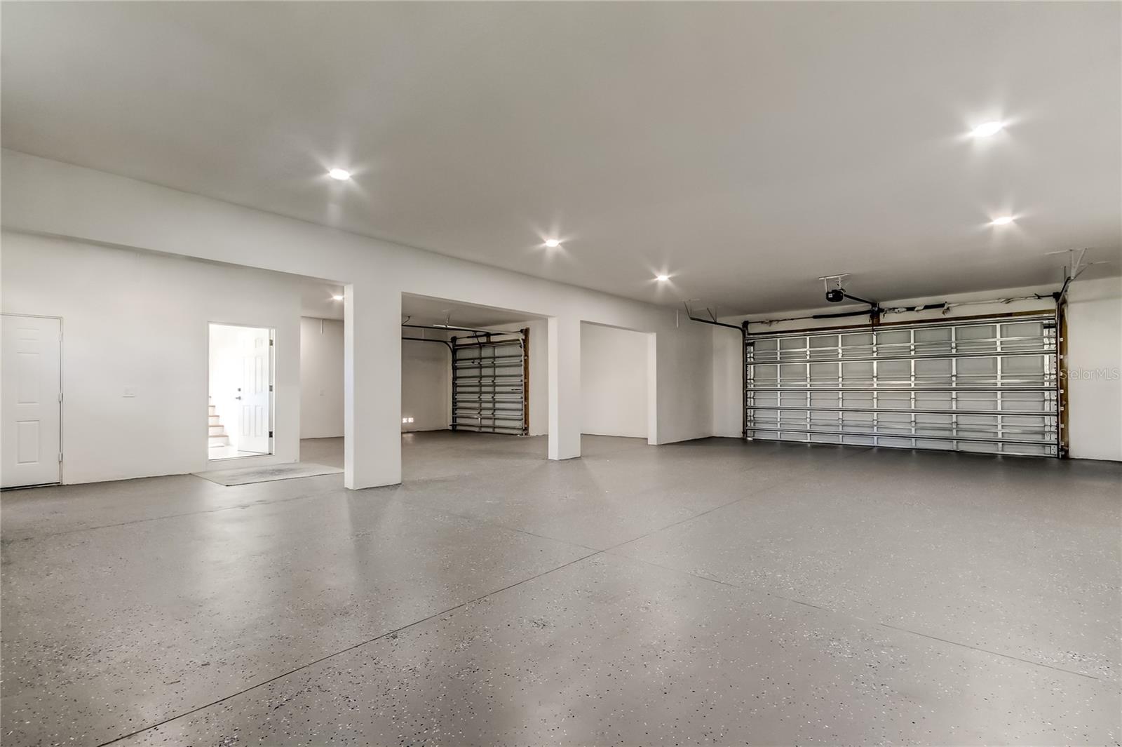 OYSTER BAYOU - Residential