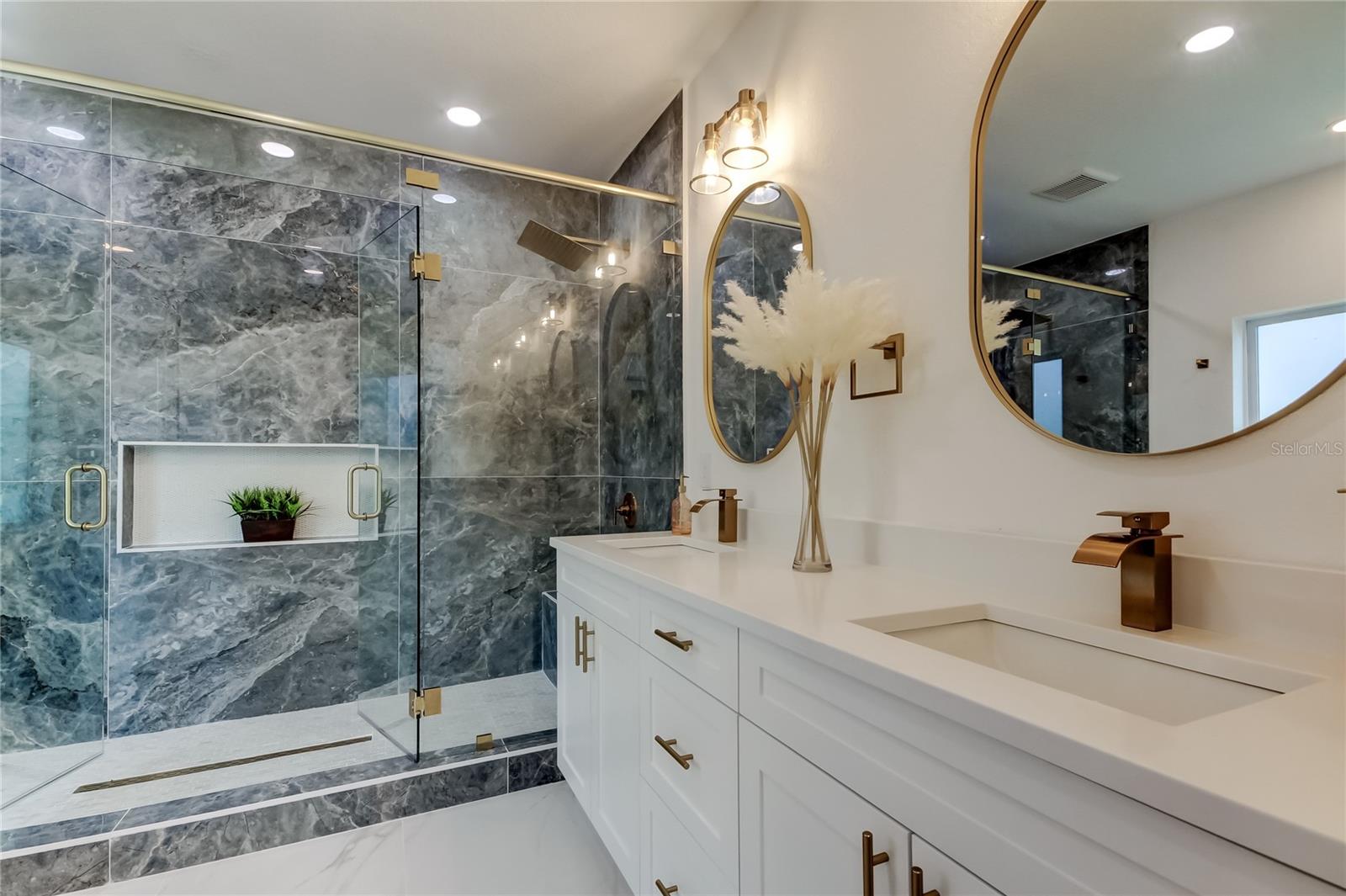 OYSTER BAYOU - Residential