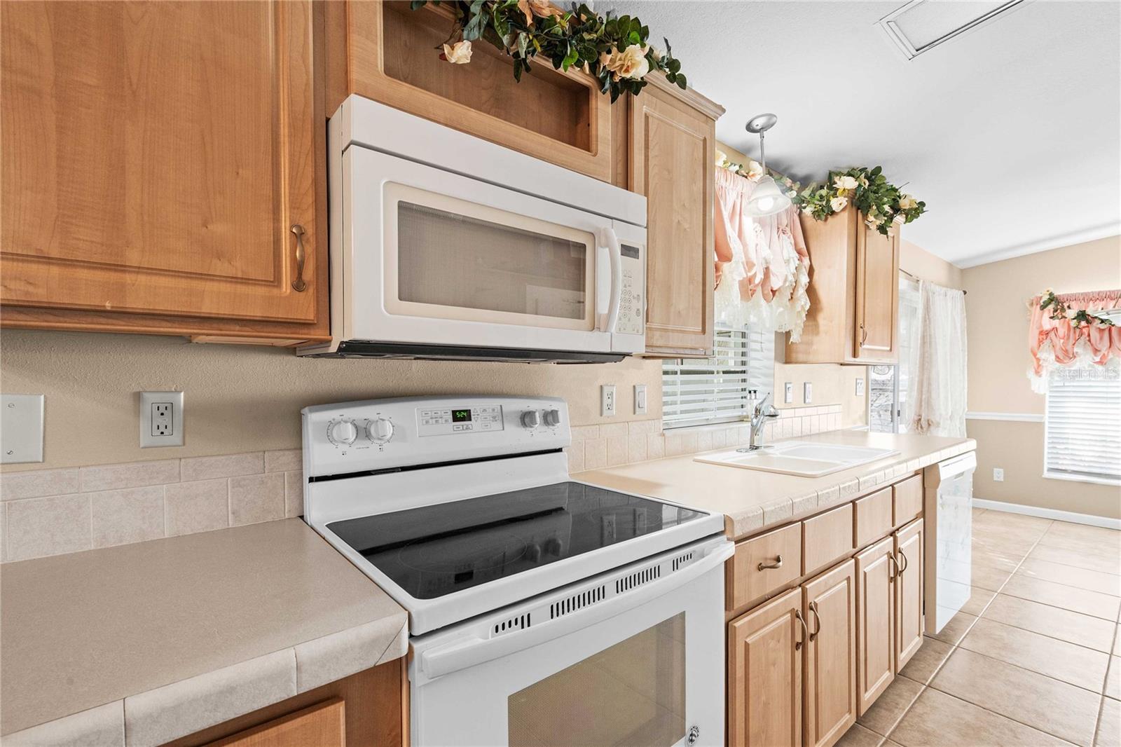 GRAND HORIZONS PH 03 - Residential