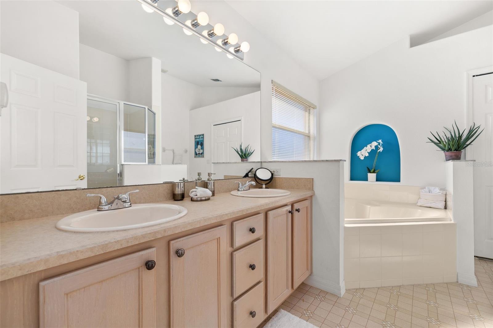 ORANGE TREE PH 03 LT 301 BEING IN 14-24-2 - Residential