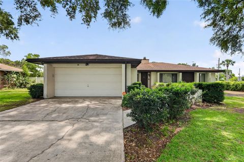 Photo of 3001 Stratford Lane, Mount Dora, FL 32757 (MLS # G5112775)