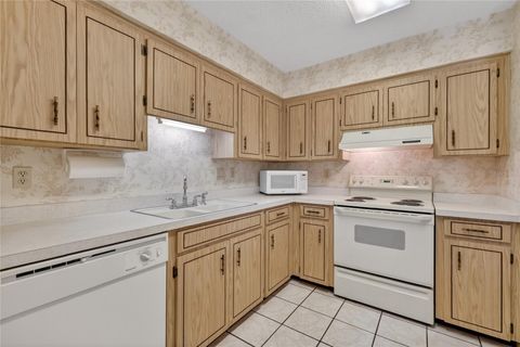 Tiny photo for 3001 Stratford Lane, Mount Dora, FL 32757 (MLS # G5112775)