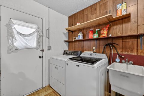 Tiny photo for 3001 Stratford Lane, Mount Dora, FL 32757 (MLS # G5112775)