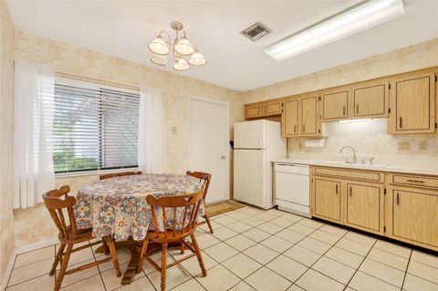 Tiny photo for 3001 Stratford Lane, Mount Dora, FL 32757 (MLS # G5112775)
