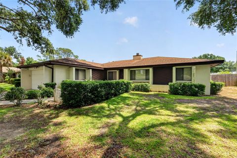Tiny photo for 3001 Stratford Lane, Mount Dora, FL 32757 (MLS # G5112775)